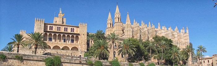 Mallorca Top 27 Sehenswürdigkeiten - Die Kathedrale La Seu und der Palau de Almudaina